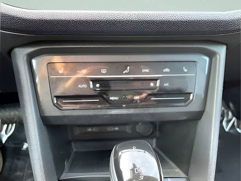 Used 2024 Volkswagen Tiguan SE AWD/4WD image 24
