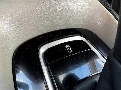 Used 2022 Toyota Corolla L image 29