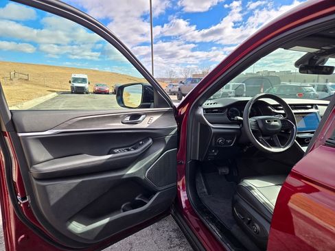 New 2026 Jeep Grand Cherokee Limited image 9