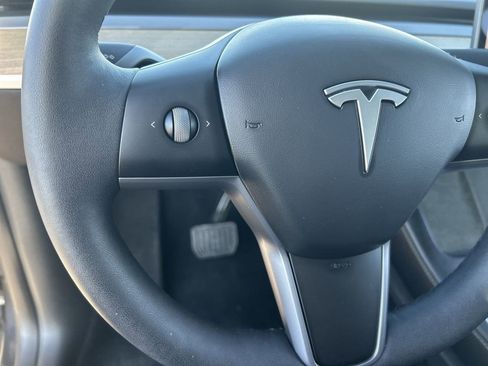 Used 2024 Tesla Model Y Long Range RWD image 21