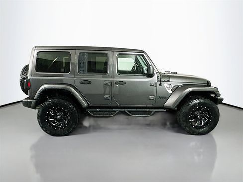 Used 2021 Jeep Wrangler Unlimited Sahara image 8