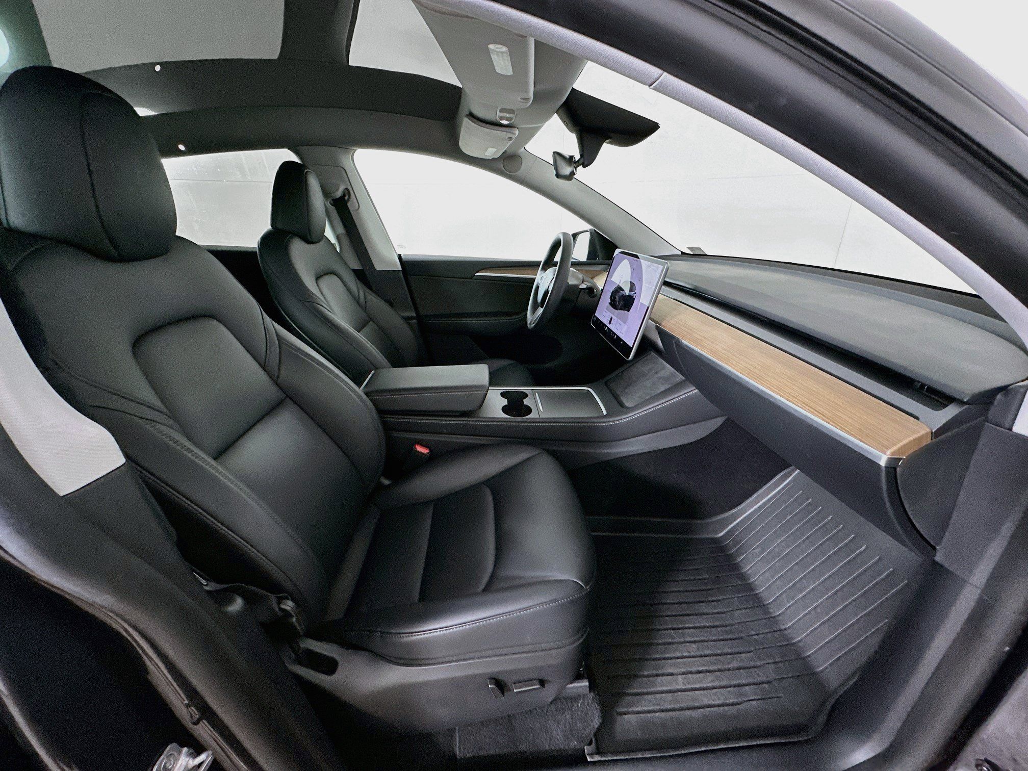Used 2025 Tesla Model Y Long Range RWD image 33