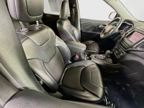 Used 2019 Jeep Cherokee Latitude Plus w/ Cold Weather Group AWD/4WD image 26