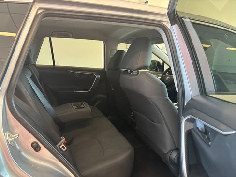 Used 2022 Toyota RAV4 LE AWD/4WD image 9