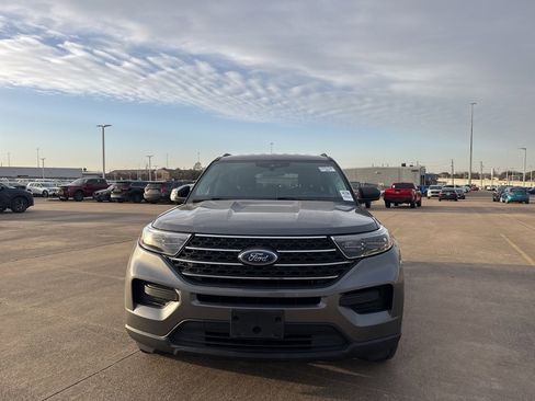 Used 2022 Ford Explorer XLT image 4
