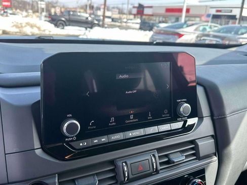 Used 2025 Nissan Pathfinder S image 26