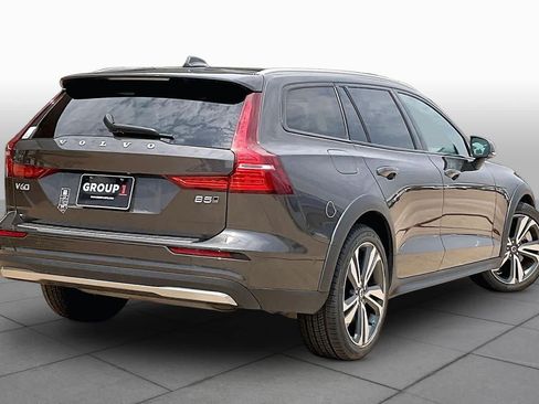 Used 2025 Volvo V60 B5 Cross Country Plus AWD/4WD image 14