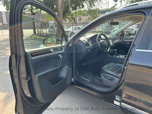 Used 2015 Volkswagen Touareg VR6 AWD/4WD image 16