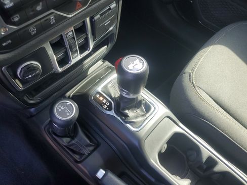 Used 2024 Jeep Wrangler Unlimited Sport AWD/4WD image 22