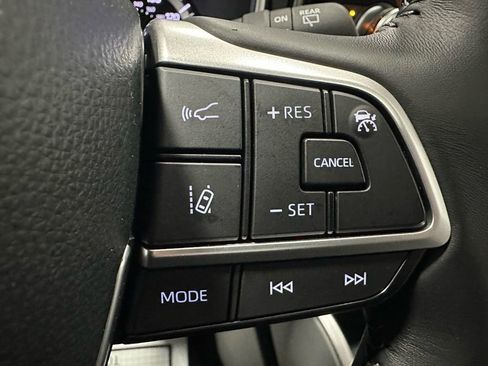 Used 2025 Toyota Highlander XLE image 20