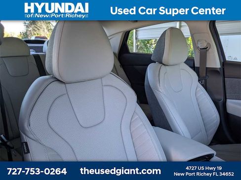 Used 2026 Hyundai Elantra Limited w/ Cargo Package image 6