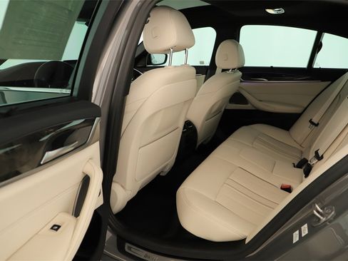 Used 2022 BMW 540i w/ M Sport Package image 27