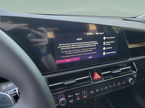 New 2026 Kia Niro EX FWD image 17