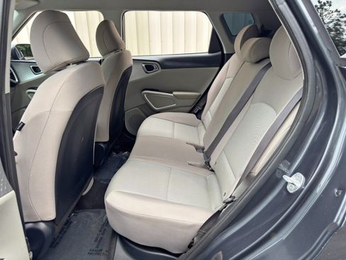 Used 2022 Kia Soul LX FWD image 30