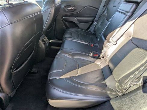 Used 2019 Jeep Cherokee Limited image 17