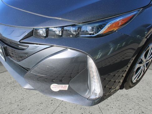 Used 2020 Toyota Prius Prime LE image 10