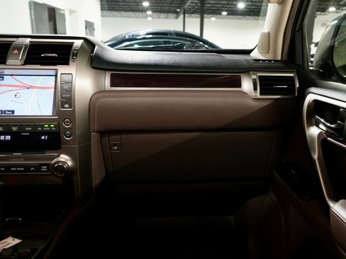 Used 2014 Lexus GX 460 w/ Premium Package image 26