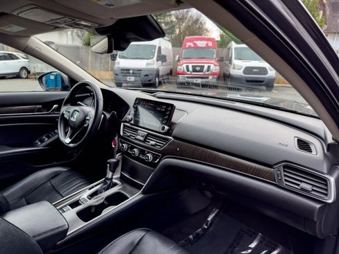 Used 2018 Honda Accord Touring image 31