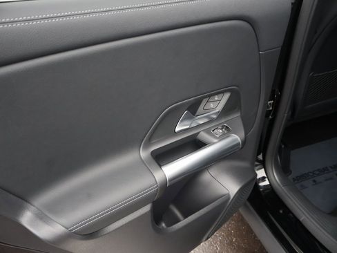 Used 2025 Mercedes-Benz GLA 250 4MATIC image 38