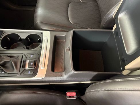 Used 2025 Kia Carnival FWD image 32