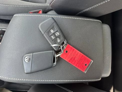 Used 2023 Volkswagen Taos SE w/ Panoramic Sunroof Package AWD/4WD image 19