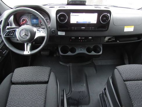Used 2025 Mercedes-Benz Sprinter 4500 image 34