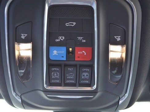 New 2025 Jeep Grand Cherokee Limited image 32