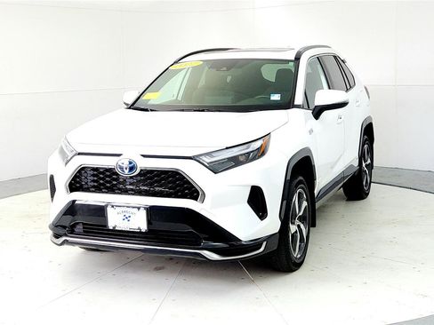 Used 2022 Toyota RAV4 SE w/ Weather & Moonroof Package AWD/4WD image 2