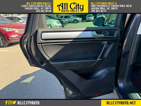 Used 2016 Volkswagen Touareg Sport image 15