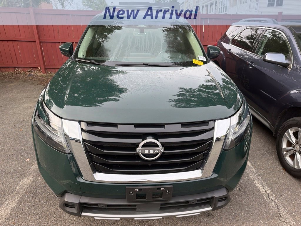 Used 2023 Nissan Pathfinder Platinum AWD/4WD image 2