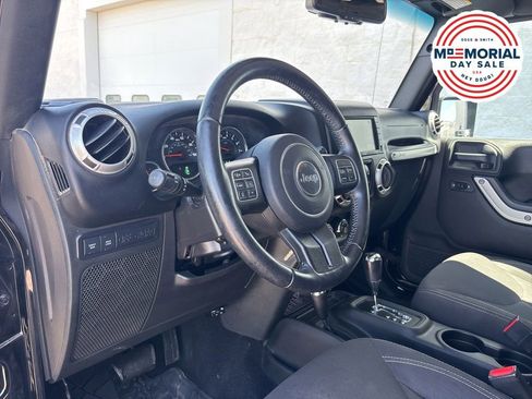 Used 2017 Jeep Wrangler Unlimited Rubicon w/ Cold Weather Group AWD/4WD image 8