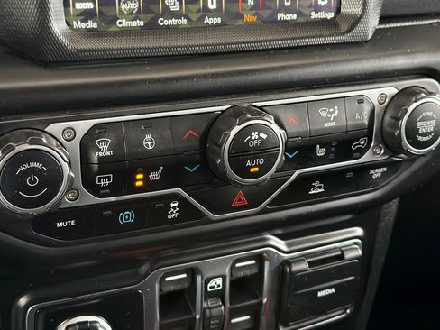 Used 2023 Jeep Wrangler Unlimited Sahara w/ Cold Weather Group AWD/4WD image 24