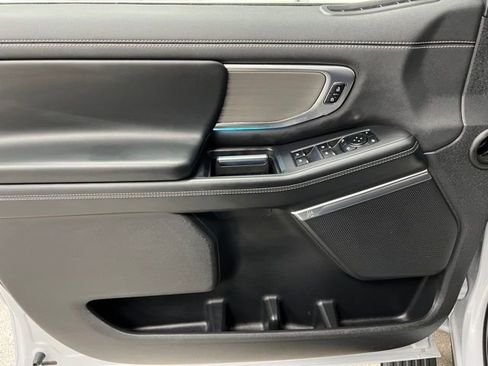 Used 2025 Ford Expedition Platinum AWD/4WD image 18