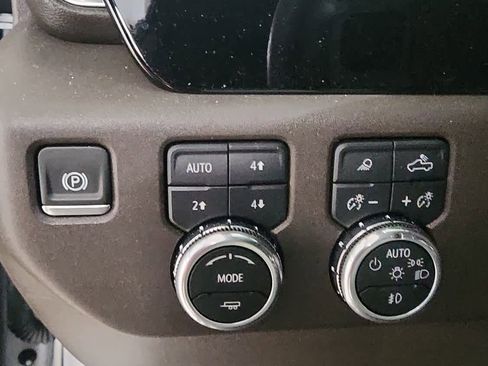 Used 2024 GMC Sierra 1500 SLT w/ X31 Off-Road Package image 22