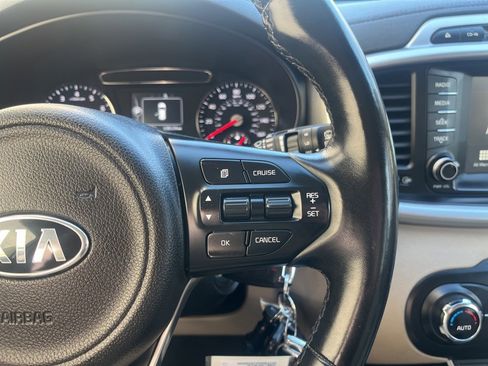 Used 2018 Kia Sorento LX image 23