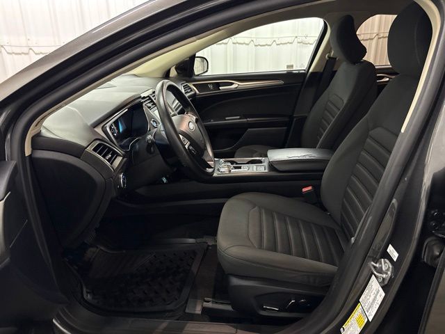 Used 2019 Ford Fusion SE FWD image 27