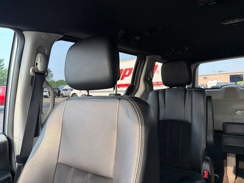 Used 2018 Dodge Grand Caravan SXT FWD image 11