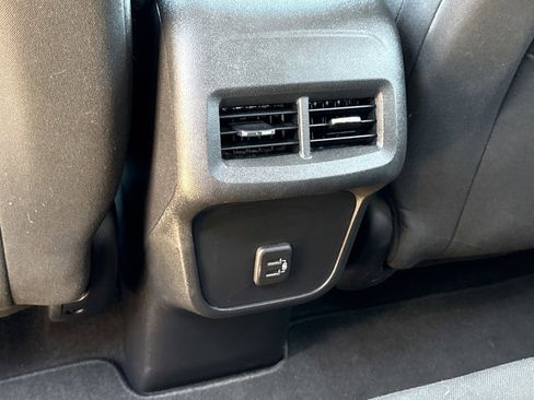 Used 2023 Chevrolet Equinox LT w/ Driver Convenience Package image 14