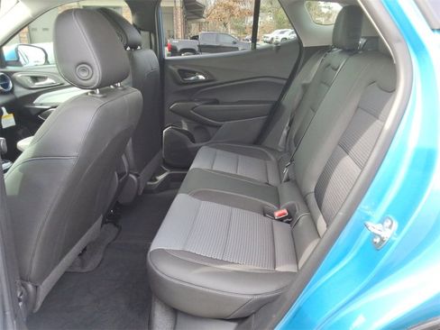 Certified 2025 Chevrolet Trax LT w/ Driver Confidence Package image 18