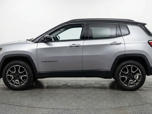 Used 2025 Jeep Compass Trailhawk w/ Trailer Tow Group AWD/4WD image 5
