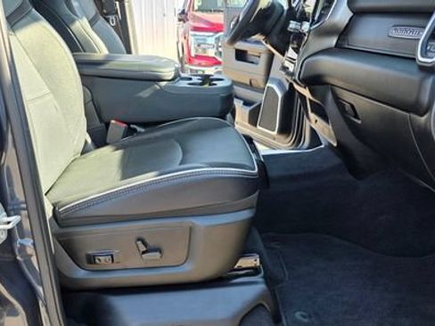 Used 2026 RAM 2500 Laramie AWD/4WD image 16