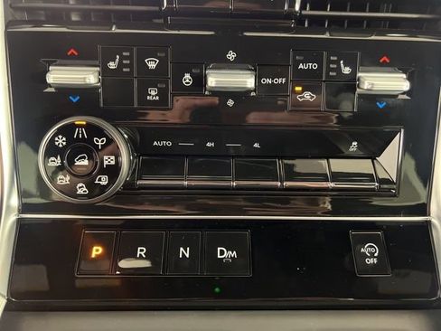 New 2025 Nissan Armada SL w/ Captain's Chari Seat Package AWD/4WD image 23