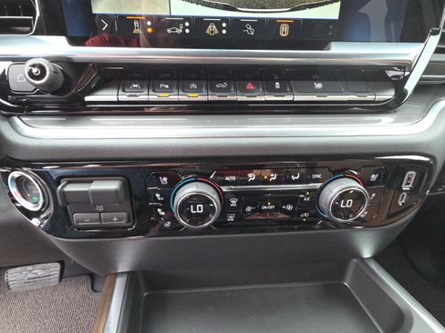 New 2026 Chevrolet Silverado 1500 High Country w/ Technology Package AWD/4WD image 24