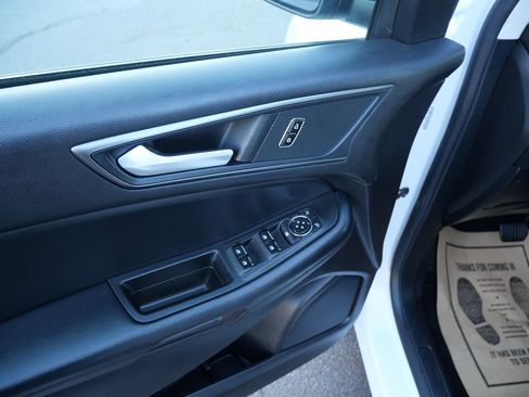 Used 2021 Ford Edge SE image 16