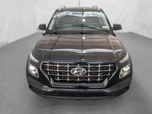 Used 2024 Hyundai Venue SEL image 2