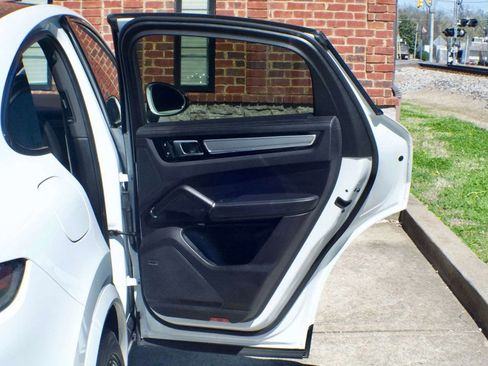 Used 2023 Porsche Cayenne Platinum Edition image 51