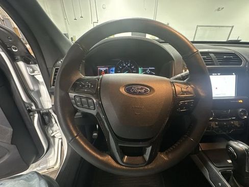 Used 2019 Ford Explorer XLT w/ Equipment Group 202A FWD image 15