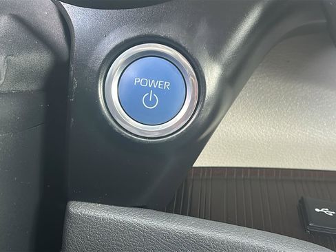 Used 2023 Toyota Sienna XLE image 25