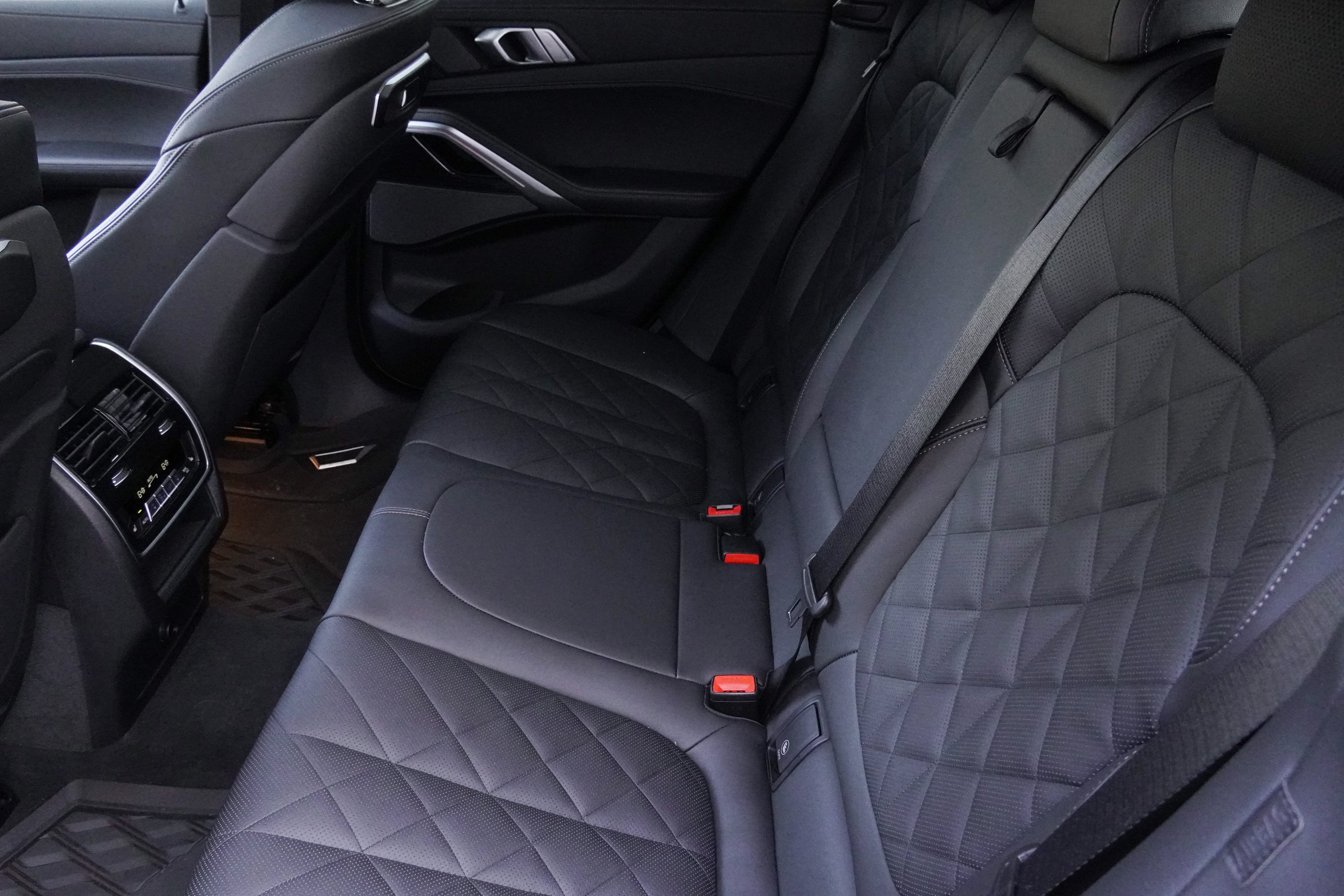 Used 2025 BMW X6 xDrive40i w/ Executive Package AWD/4WD image 33