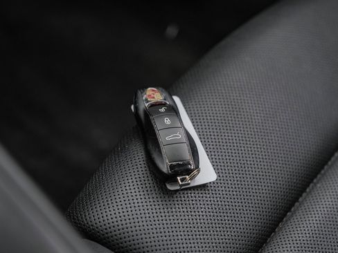 Used 2014 Porsche Panamera S image 69